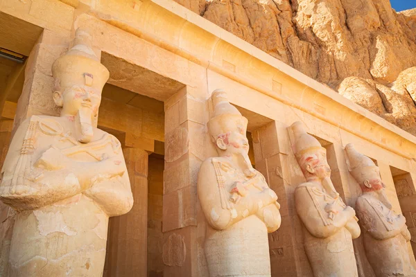 Statues de la reine Hatchepsout en Egypte — Photo