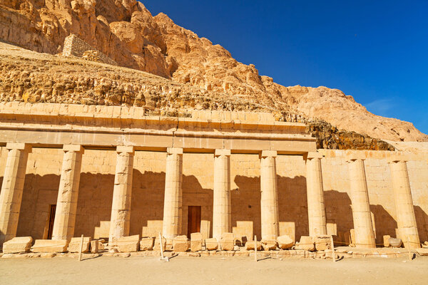 Колонны в храме царицы Хатшепсут
