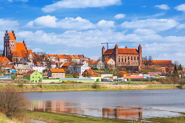 Ciudad Gniew con castillo teutónico en el río Wierzyca — Foto de Stock
