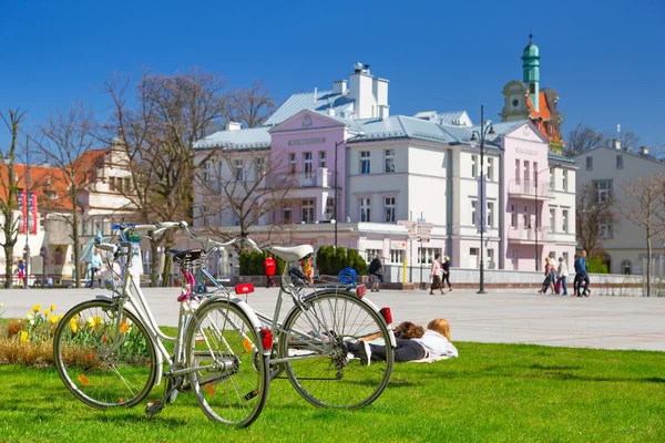 Весняний час на площі у напрямку Сопот, Польща — стокове фото