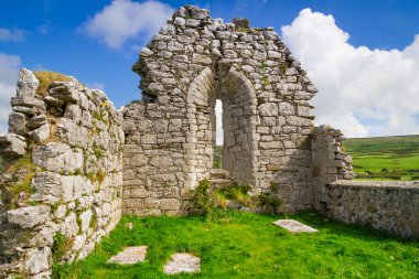 Eski manastırda co. clare Harabeleri