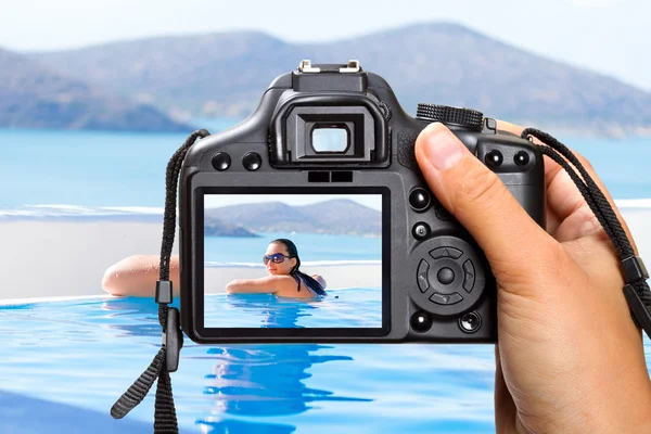 Vacaciones en la piscina — Foto de Stock