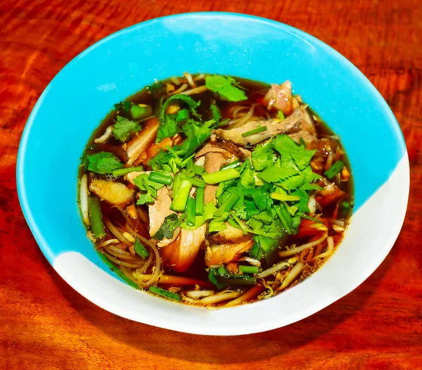 Thai noodles with duck — Stock Photo, Image
