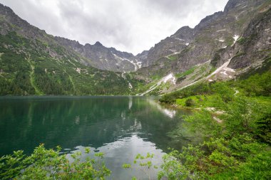 Tatra dağlarındaki Deniz Gölünün Gözü