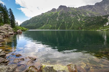 Tatra dağlarındaki Deniz Gölünün Gözü