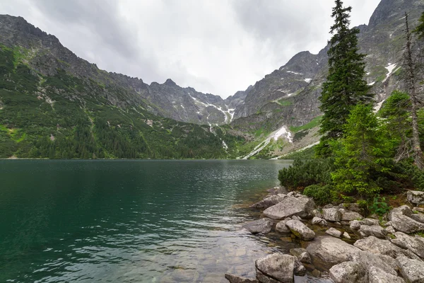 Eye of the Sea Lake Tátrában hegyek — Stock Fotó