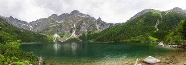 Μάτι της λίμνης Θάλασσα στην Tatra βουνά — Φωτογραφία Αρχείου