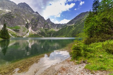 Tatra dağlarındaki Deniz Gölünün Gözü