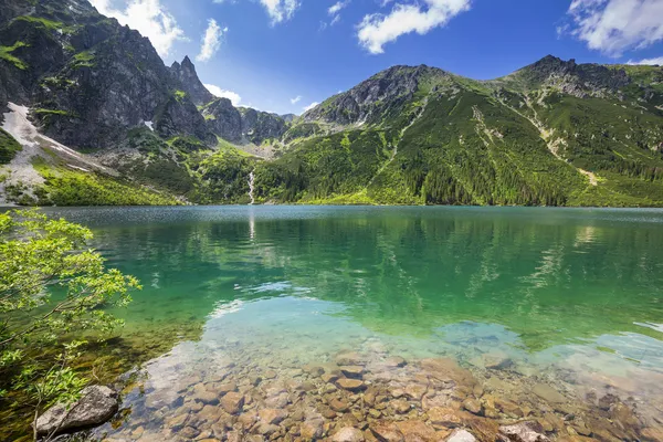 Olho do lago do mar em montanhas de Tatra — Fotografia de Stock