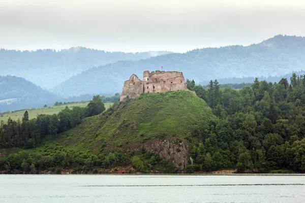 Medieval Czorsztyn castle at the lake — Stock Photo, Image