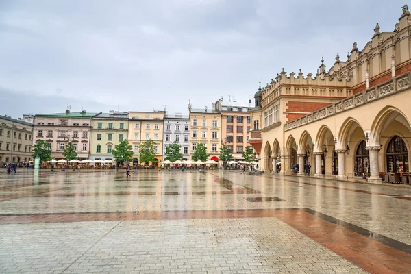 Old town of Cracow with Sukiennice landmark — Stock Photo, Image