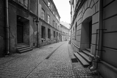 siyah ve beyaz, lublin eski şehir sokaklarında