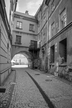 siyah ve beyaz, lublin eski şehir sokaklarında