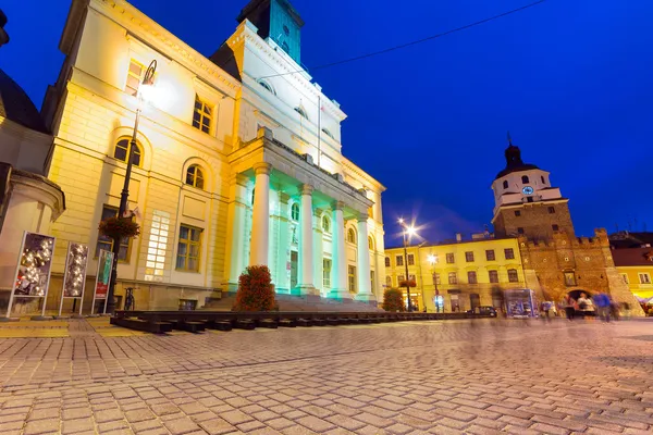 Stadhuis van de oude stad in lublin nachts — Stockfoto
