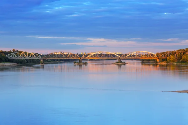 Oude brug over de rivier vistula in torun — Stockfoto