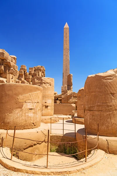 Obelisk der Königin hapshetsut in karnak — Stockfoto