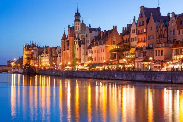 Ciudad vieja de Gdansk en la noche — Foto de Stock