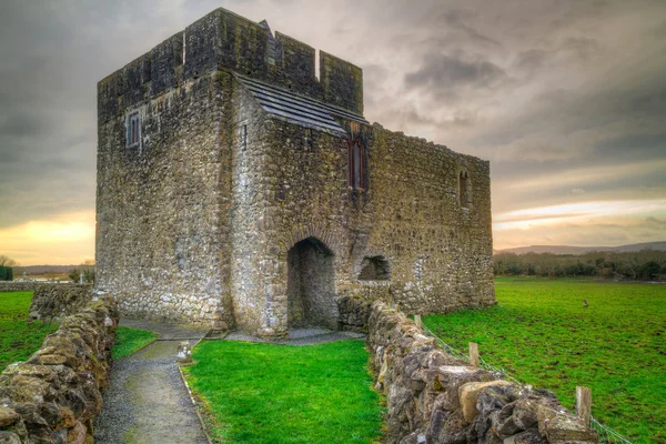 Arquitetura de pedra do mosteiro de Kilmacduagh — Fotografia de Stock