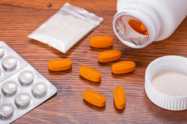 Pílulas e medicamentos médicos — Fotografia de Stock