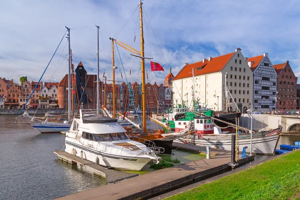 Harbor at Motlawa river in old town of Gdansk — Stock Photo, Image