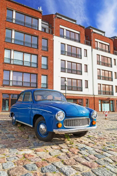 Vieille voiture vintage dans la rue de Gdansk — Photo
