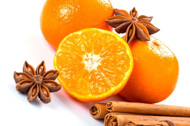 Turuncu meyve, tarçın ve anason yıldız