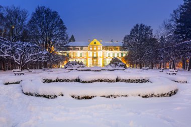 abbots Sarayı Gdansk karlı park kış manzarası