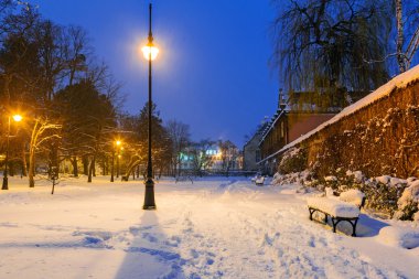 Kış manzarası Gdansk karlı park
