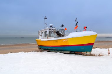 Baltık Denizi, balıkçı tekneleri, kış manzarası