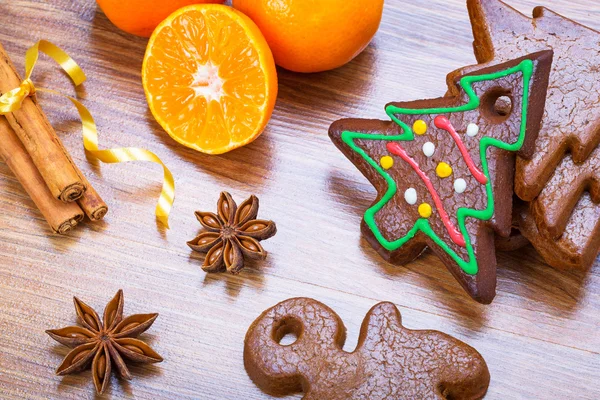 Weihnachtsbäckerei mit Lebkuchen — Stockfoto