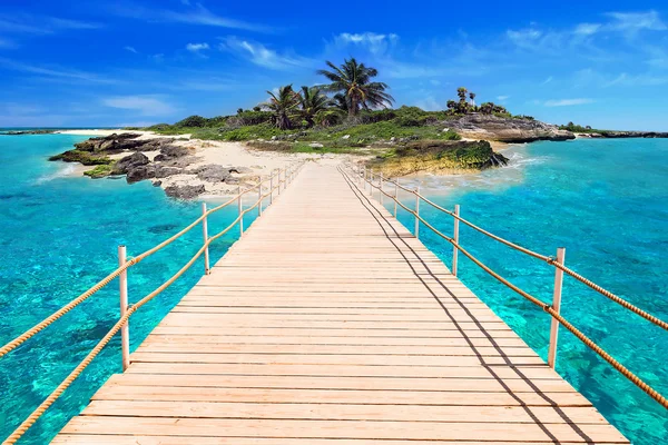 Pier to the tropical island — Stock Photo, Image
