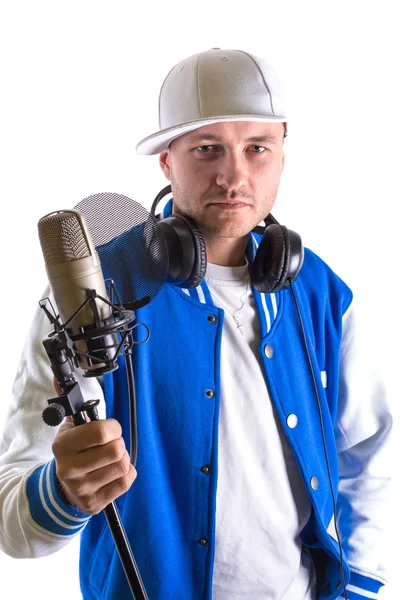 Młody człowiek z mikrofon i słuchawki — Zdjęcie stockowe