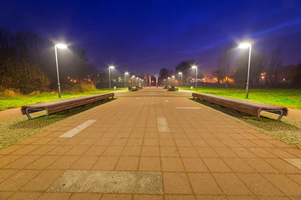 Pruszcz Gdanski por la noche, Polonia — Foto de Stock