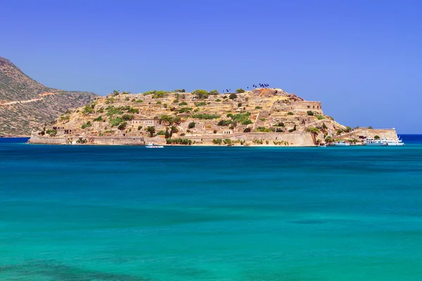 Acqua turchese della baia di Mirabello a Creta — Foto Stock