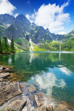 Tatra dağlarındaki Deniz Gölünün Gözü