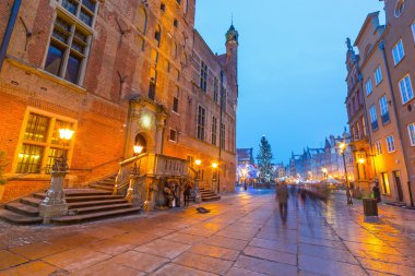 Gdansk eski şehrin tarihi Belediye Binası
