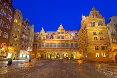Eski kasaba Gdansk yeşil kapı