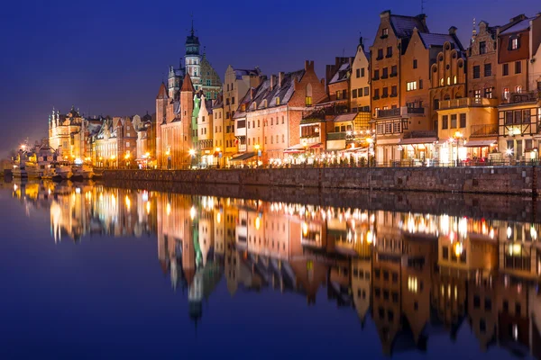 Vieille ville de Gdansk la nuit — Photo