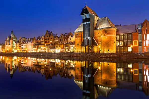 Old town of Gdansk with ancient crane at night — Stock Photo, Image