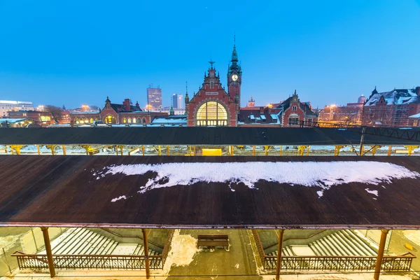 Main railway station at night in Gdansk — Stock Photo, Image