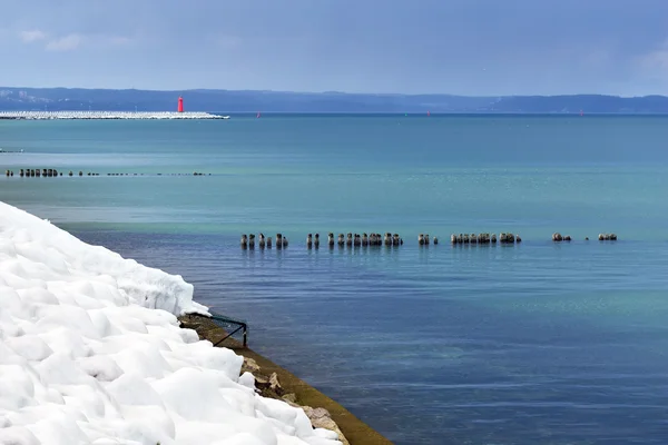 Icy Baltic sea coast at winter time — Stock Photo, Image