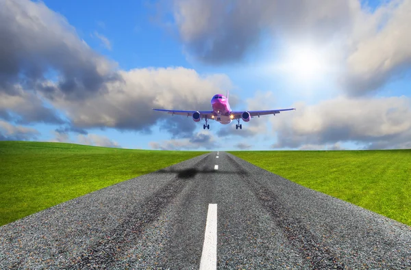 Aircraft landing on the airport — Stock Photo, Image