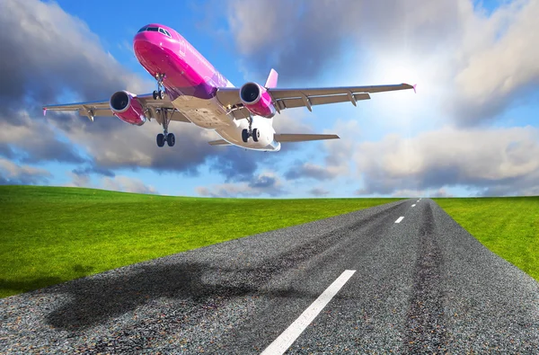 Flugzeug mit Start vom Flughafen — Stockfoto