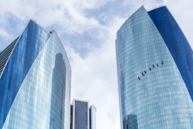 pencere temizleyiciler Telstra üzerinde çalışma abu Dabi'de kule