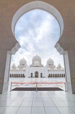 Şeyh Zayed, Abu Dabi 'deki Büyük Cami.