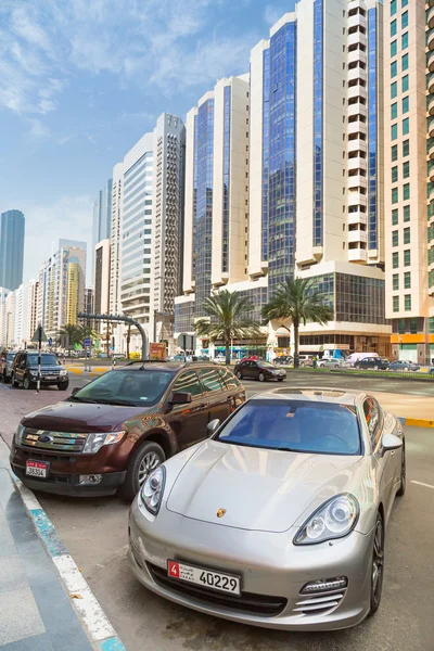 Ruas de Abu Dhabi, EAU — Fotografia de Stock