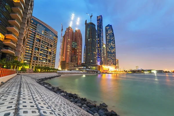 Skyscrapers of Abu Dhabi at night — Stock Photo, Image