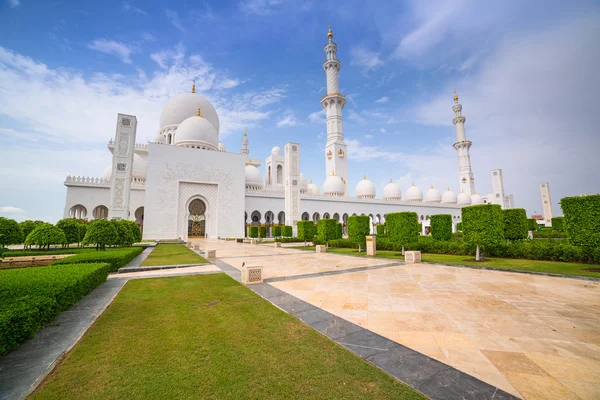 Sheikh Zayed Grand Mosque in Abu Dhabi — Stock Photo, Image