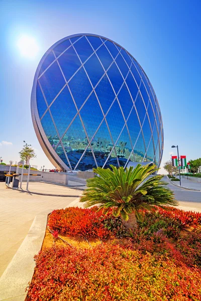 Edifício da sede de Aldar em Abu Dhabi, Emirados Árabes Unidos — Fotografia de Stock