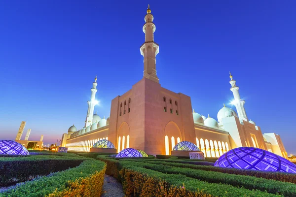 Grande Moschea di Abu Dhabi di notte — Foto Stock